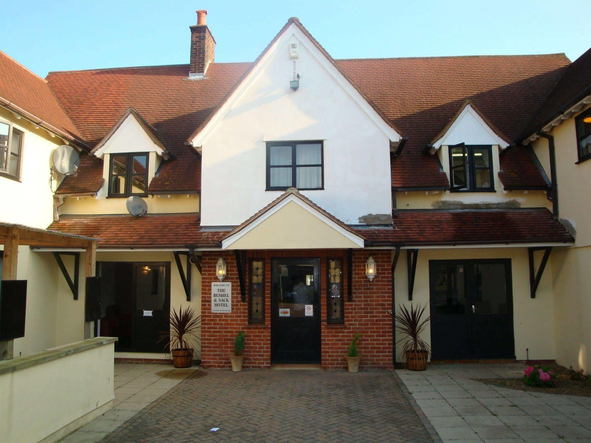 Stansted Skyline Hotel Great Dunmow Esterno foto